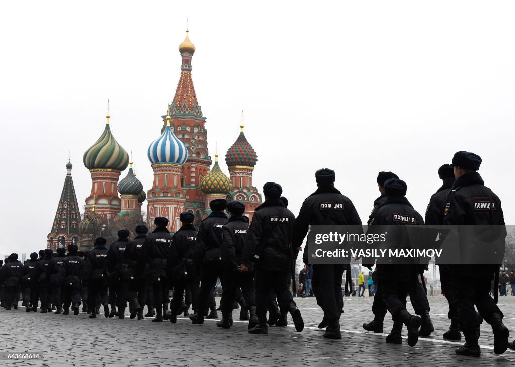 TOPSHOT-RUSSIA-POLICE-OPPOSITION-POLITICS-PROTEST