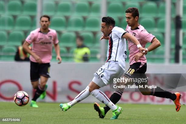 Mauricio Isla of Cagliari is challenged by Ivaylo Chochev of Palermo during the Serie A match between US Citta di Palermo and Cagliari Calcio at...