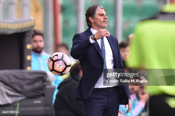 Head coach Diego Lopez of Palermo looks on during the Serie A match between US Citta di Palermo and Cagliari Calcio at Stadio Renzo Barbera on April...