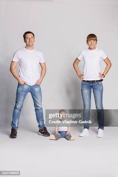 portrait of family against white background - eerste kindsheid stockfoto's en -beelden