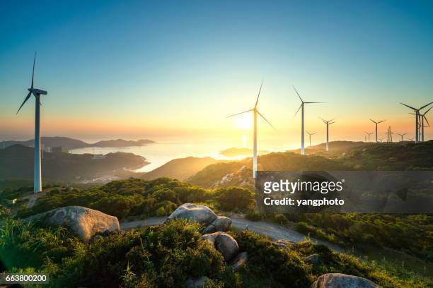 energía eólica - energía sostenible fotografías e imágenes de stock