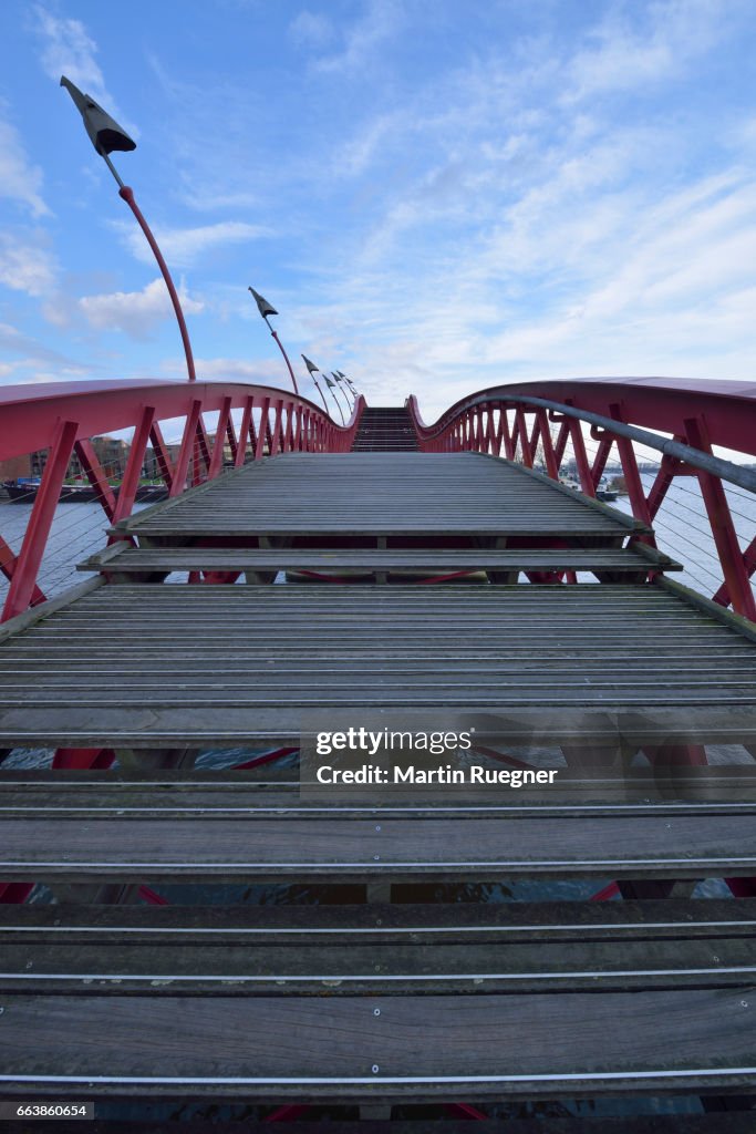 Red bridge, Python bridge (Hoge brug).