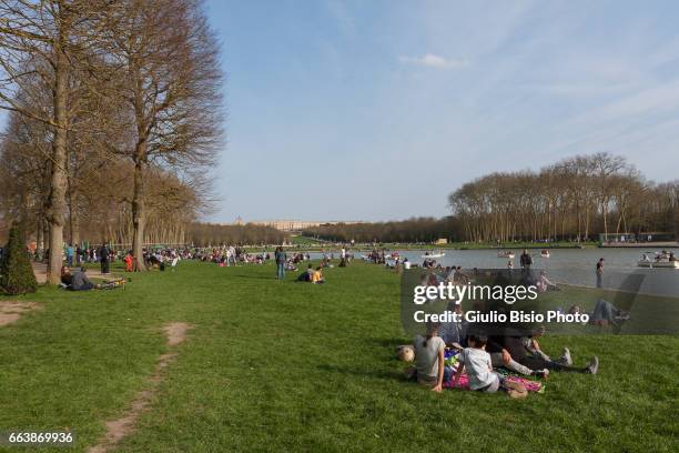 versailles park - colore brillante stockfoto's en -beelden