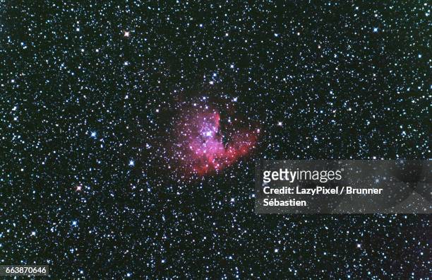 pacman nebula - lazypixel photos et images de collection