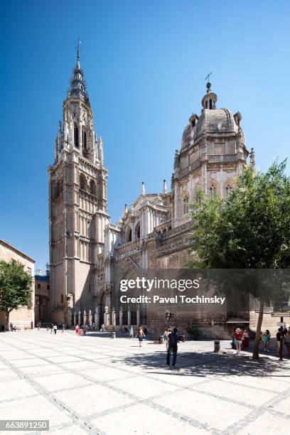 gothic-style cathedral of toledo - toledo cathedral stock pictures, royalty-free photos & images