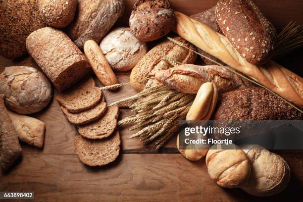 brood: brood verscheidenheid stilleven - broodje brood stockfoto's en -beelden