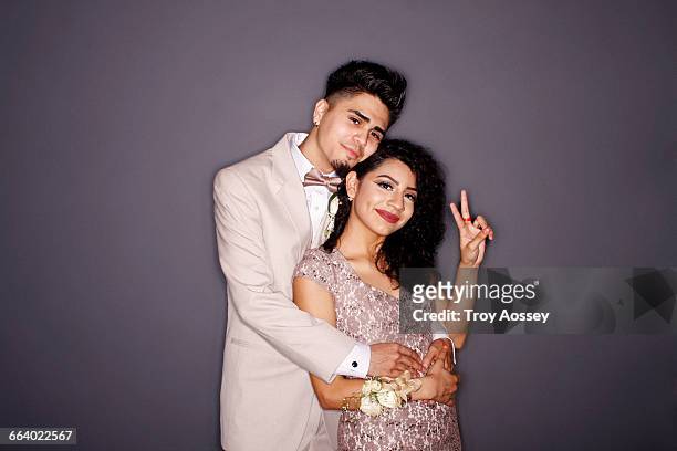 couple at prom, giving peace sign. - prom bildbanksfoton och bilder