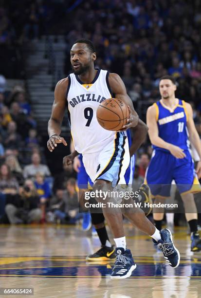 Tony Allen of the Memphis Grizzlies drives to the basket on a fastbreak against the Golden State Warriors during an NBA basketball game at ORACLE...