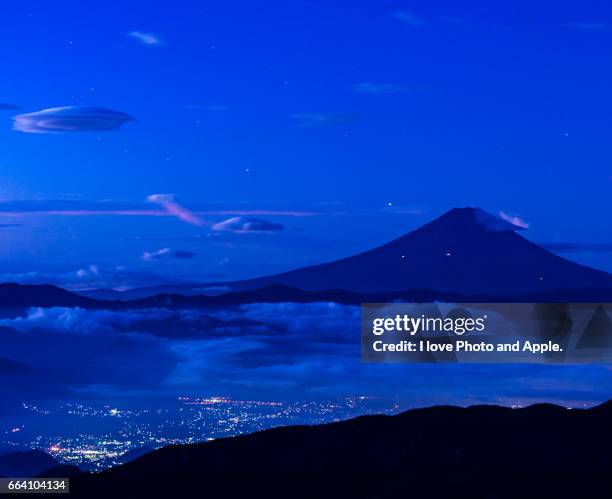 fuji in the blue - シルエット - fotografias e filmes do acervo