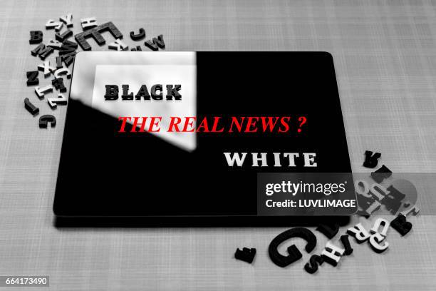 digital tablet with the text : the real news ? - sincere chat stockfoto's en -beelden