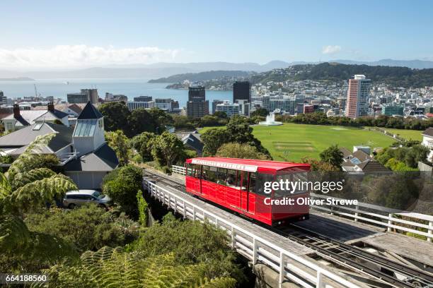 the wellington cable car - wellington nieuw zeeland stockfoto's en -beelden