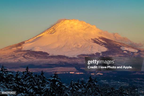 fuji morning view from otome pass - 静岡県 stock-fotos und bilder