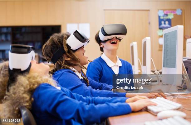 mixed race group of students using virtual reality goggles - vr imagens e fotografias de stock