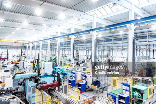 interni di fabbrica e macchine futuristiche - dare la forma foto e immagini stock