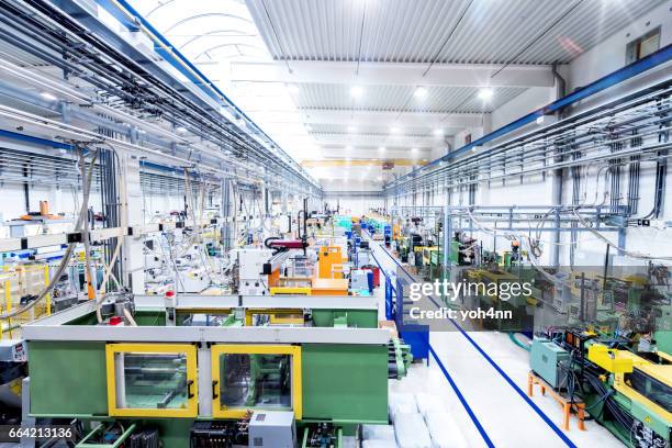 industriële nieuwe fabriek & moderne machines - arbeidsintensieve productie stockfoto's en -beelden