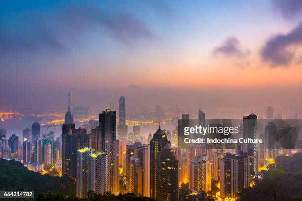 hong kong cityscape and skyline view from victoria peak - wan chai - fotografias e filmes do acervo