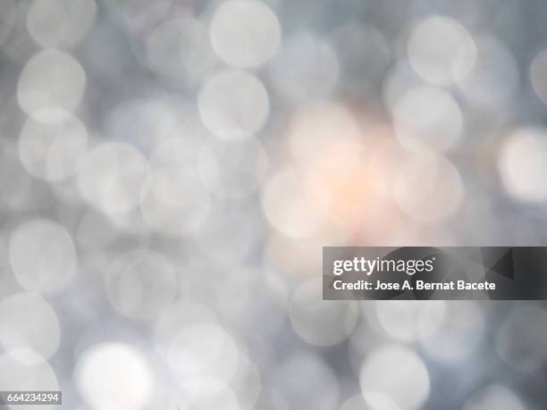 close-up of defocused light in the shape of circles - resplandeciente stock pictures, royalty-free photos & images