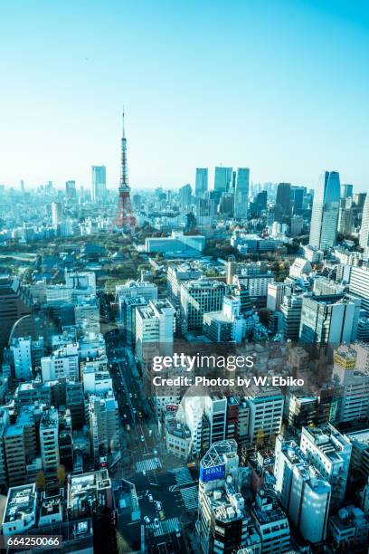 buildings of tokyo - 都市の全景 stock pictures, royalty-free photos & images