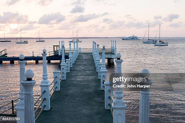 jetty in cienfuegos, cuba - cienfuegos stockfoto's en -beelden