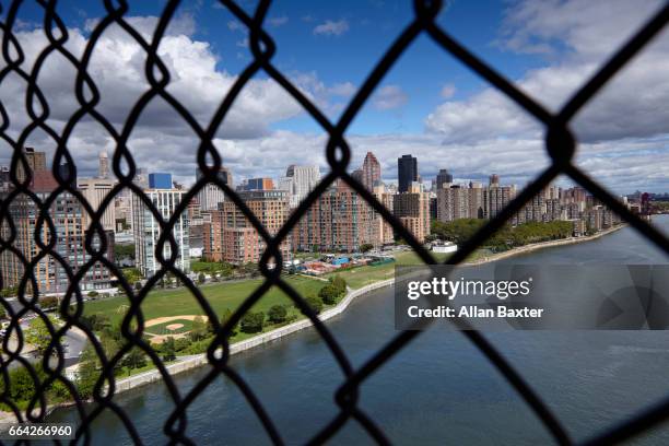 aerial view of lennox hill and upper manhattan - wire mesh fotografías e imágenes de stock