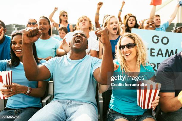 Cheering Definition Us Crowd Cheering Photos and Premium High Res Pictures - Getty Images