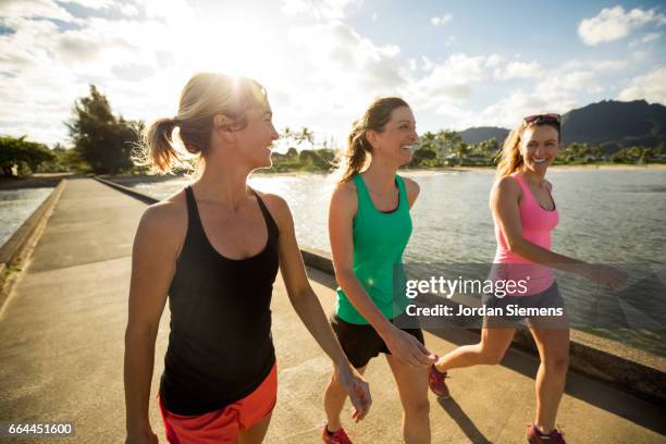 three women exercising - green shorts imagens e fotografias de stock