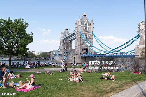 tourists by tower of london - tower bridge london stock pictures, royalty-free photos & images