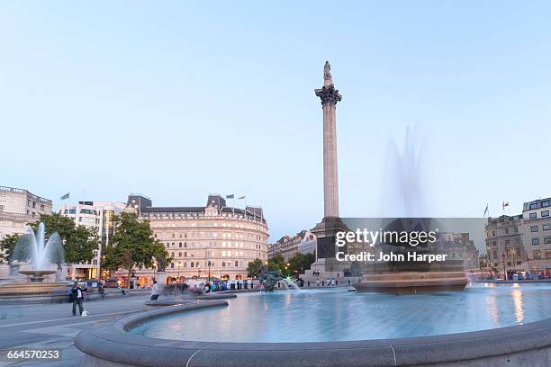 trafalgar square, london - trafalgar square fotografías e imágenes de stock