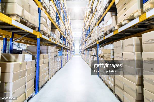 large & modern warehouse - armazém imagens e fotografias de stock