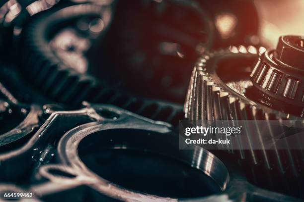 primer plano de las piezas metálicas de transmisión continuamente variable - piñón rueda dentada fotografías e imágenes de stock