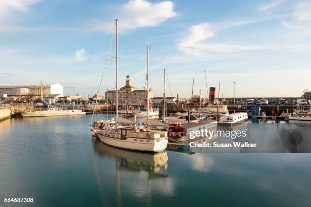 yachts at ramsgate marina - kent foto e immagini stock