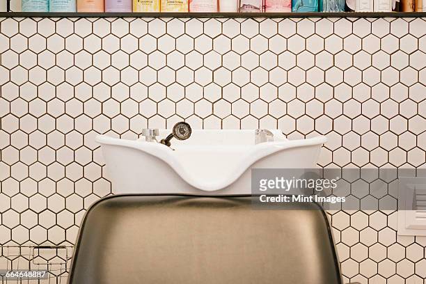 a hair salon hair washing basin and chair. - 美容室　椅子 ストックフォトと画像