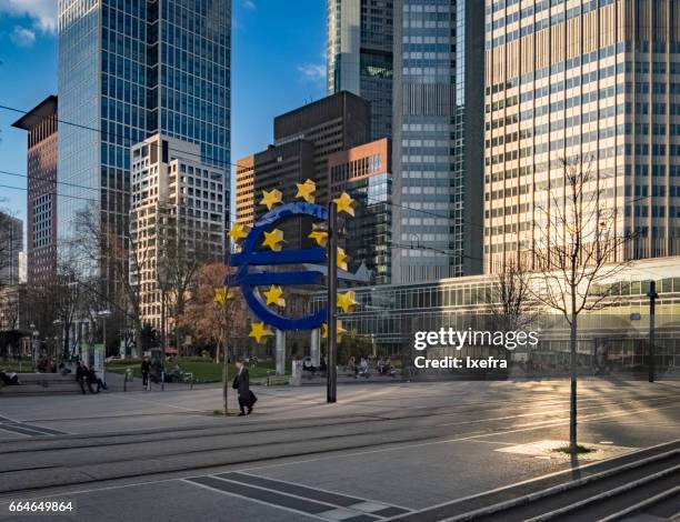 skyline view of frankfurt at willy-brandt-platz - europa tower - fotografias e filmes do acervo