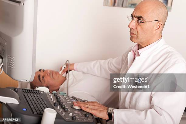 radiologist examining carotid with ultraschall - carotid artery stock pictures, royalty-free photos & images