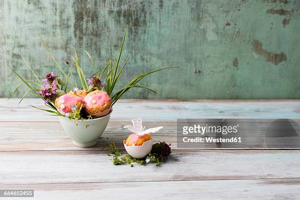 eastern, cake in eggshell, decorated - eierschale stock-fotos und bilder