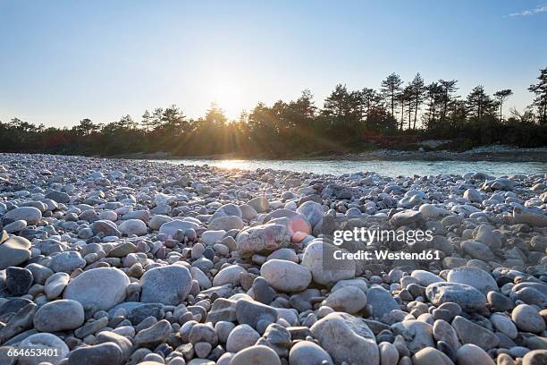 germany, upper bavaria, isarauen, geretsried, gravel bank at isar against the sun - beach stone stock pictures, royalty-free photos & images