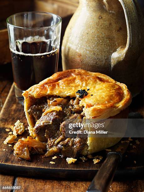 steak and ale pie - meat pie stock pictures, royalty-free photos & images
