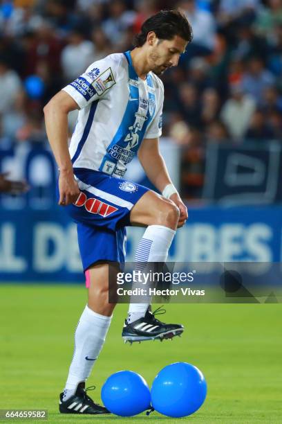 Omar Gonzalez of Pachuca tries to trample a pair of balloons during the semifinals second leg match between Pachuca and FC Dallas as part of the...