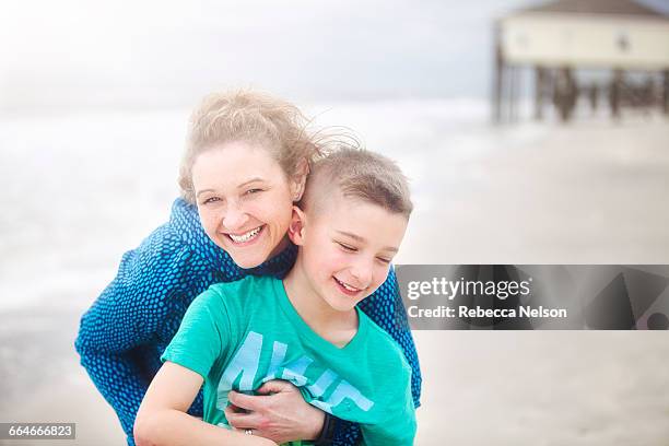 woman hugging boy on beach - rebecca da costa - fotografias e filmes do acervo