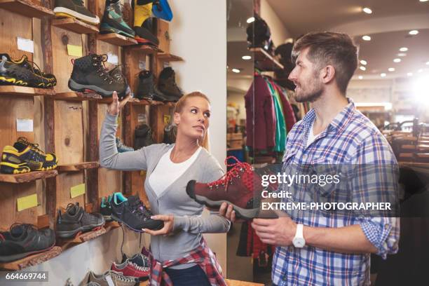 customers in sports store - shoe seller imagens e fotografias de stock