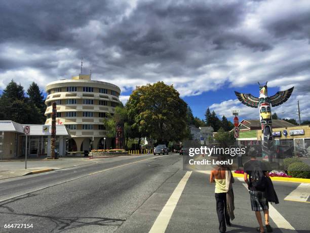 young couple walking in the crosswalk, duncan, bc,canada - duncan imagens e fotografias de stock