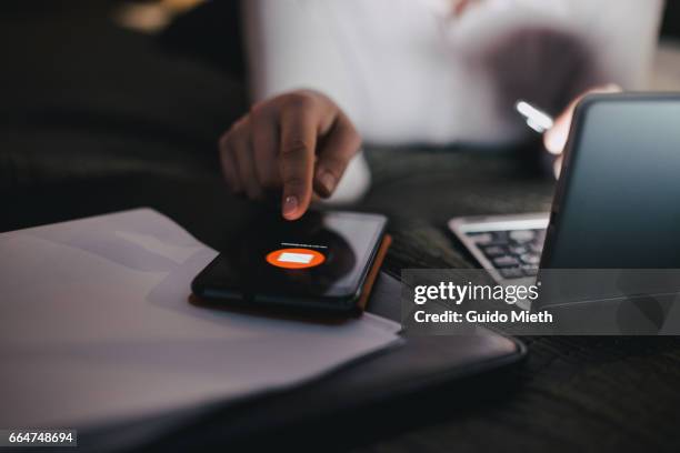 businesswoman getting email late. - e mail stock-fotos und bilder