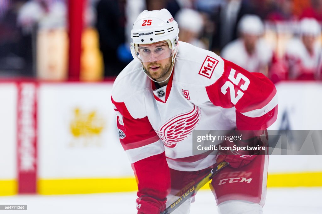 NHL: APR 04 Red Wings at Senators