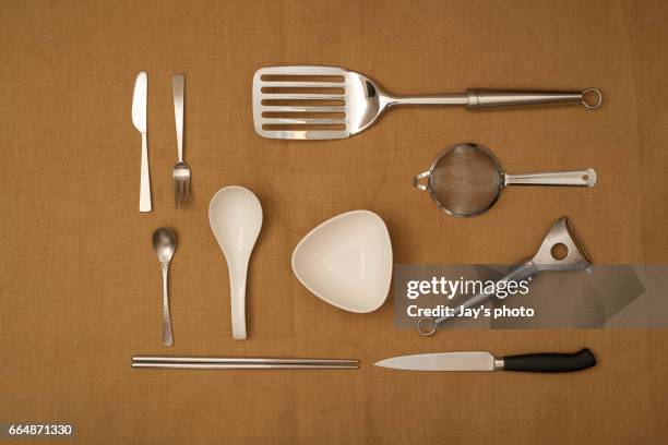 kitchen tools on brown background - spatel stockfoto's en -beelden