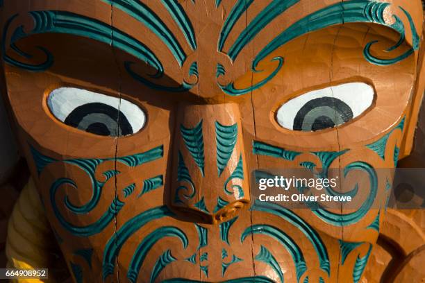 carved gateway of te whakatatare-o-te-rangi, new zealand - maori tradition stock pictures, royalty-free photos & images