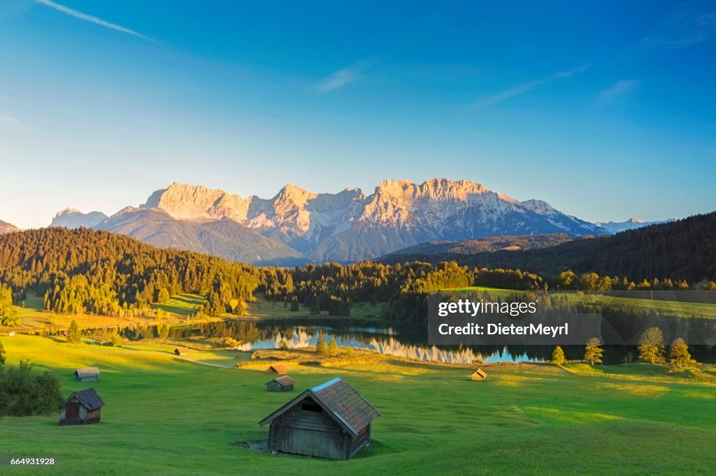 Geroldsee ao pôr do sol, Garmisch Patenkirchen, Alpes