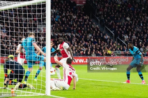 Goalkeeper Tim Krul of AZ, Davy Klaassen of Ajax, Rens van Eijden of AZ, Stijn Wuytens of AZ, Davinson Sanchez of Ajax, Nick Viergever of Ajax,...