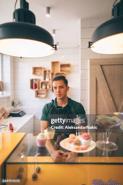 propriétaire d’une boutique de gâteaux - chocolatier photos et images de collection