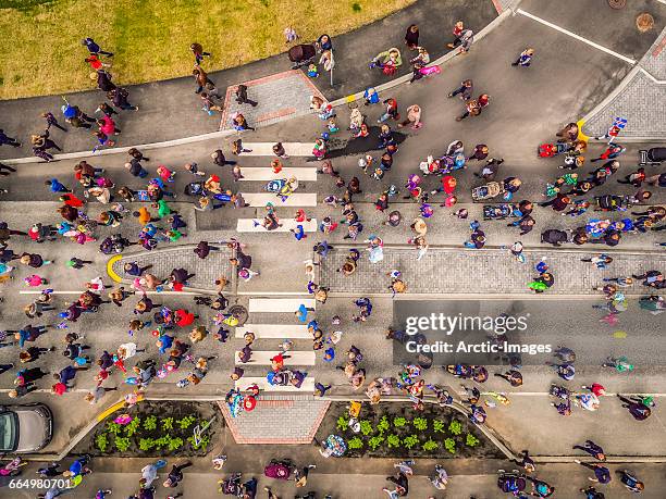 aerial view of people on the street - reykjavik women stockfoto's en -beelden