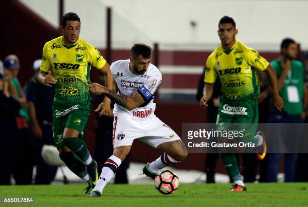 Alexander Barboza of Defensa y Justicia defends against Lucas Pratto of Sao Paulo during a first leg match between Defensa y Justicia and Sao Paulo...